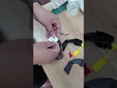 Manico portatile con attuatore dell'estintore a aerosol