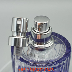 Pompa spray per profumo minimalista per fragranze unisex moderne con design sobrio e facile utilizzo
