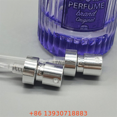 Elegante pompa per profumi per collezioni di profumi d'epoca con estetica classica e funzionamento fluido