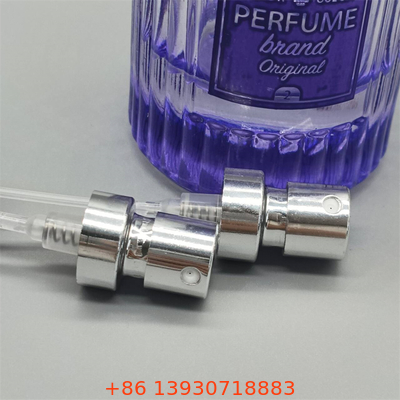 Elegante pompa per profumi per collezioni di profumi d'epoca con estetica classica e funzionamento fluido