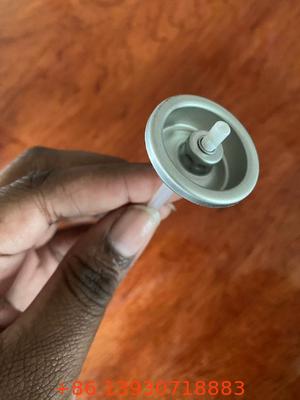 Valvola di spruzzo aerosol per neve a 4 fori a prova di perdite e attuatore ugello ad effetto invernale per spruzzo decorativo