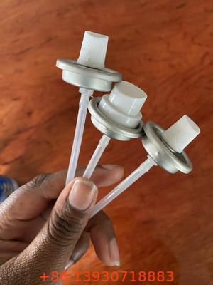 Valvola di spruzzo aerosol per neve a 4 fori a prova di perdite e attuatore ugello ad effetto invernale per spruzzo decorativo