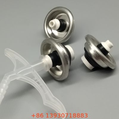 Valvola di spruzzo in schiuma PU versatile e stabile alla temperatura per lavori di costruzione in tutte le stagioni con prestazioni affidabili in condizioni di freddo.