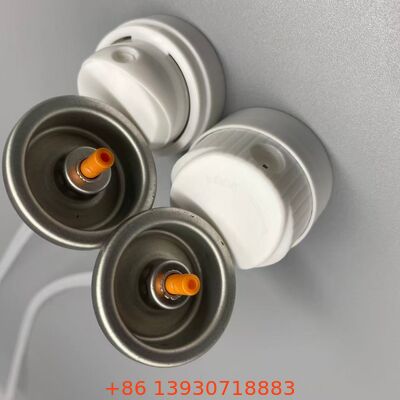 Valvola aerosol per shampoo secco con attuatore per un'applicazione mirata sulle radici