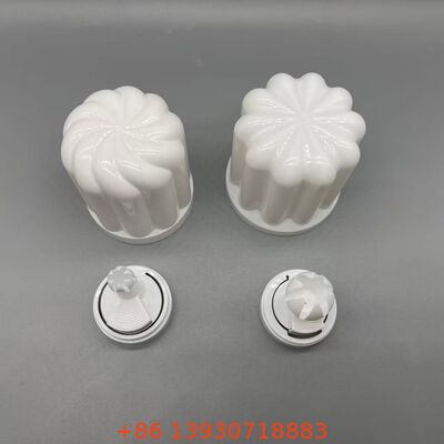 Cappuccio di crema, attuatore di spruzzo, cannuccia di latta Disponibile ugello di taglia standard Sigillazione e spruzzo Adatta per l'uso di cannucce di aerosol metallici