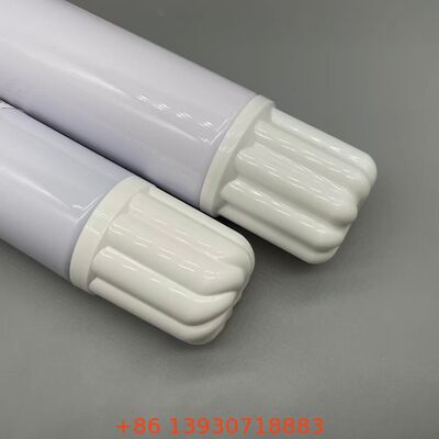 Cappuccio di crema, attuatore di spruzzo, cannuccia di latta Disponibile ugello di taglia standard Sigillazione e spruzzo Adatta per l'uso di cannucce di aerosol metallici